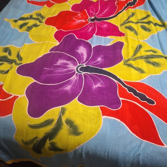 Large Tropical  Floral Scarf 42" X 60" - Picture 5 of 5